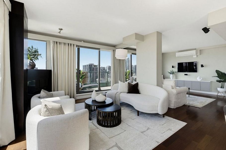 3402 939 Homer Street Vancouver, BC - 2
