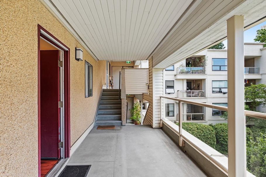 402 1350 Comox Street Vancouver, BC - 9