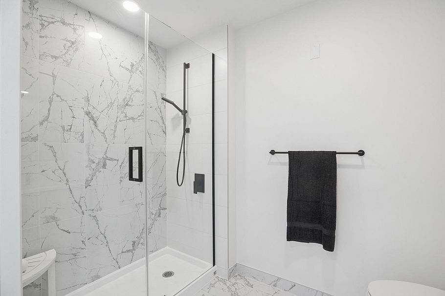 321 422 E 3rd Street North Vancouver, BC - 31