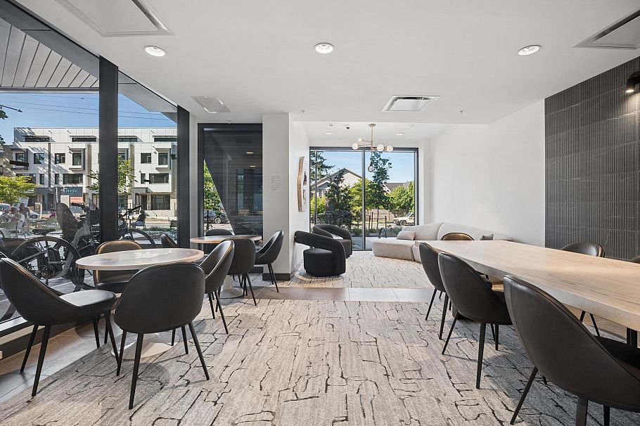 321 422 E 3rd Street North Vancouver, BC - 32