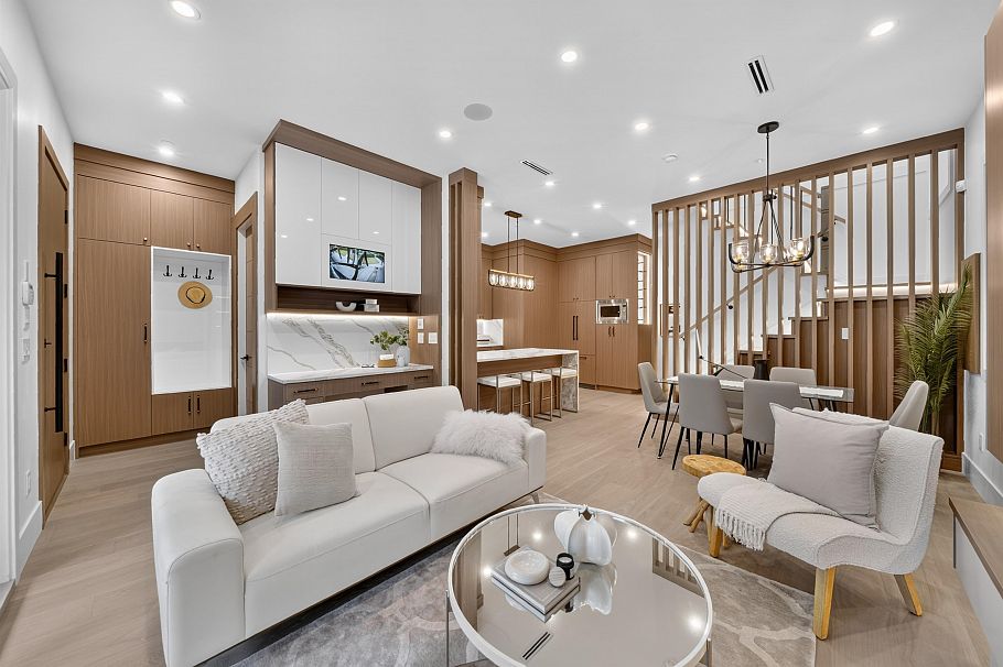 1 847 E 10th Avenue Vancouver, BC - 2