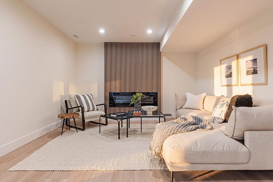1535 Ostler Court North Vancouver, BC - 23