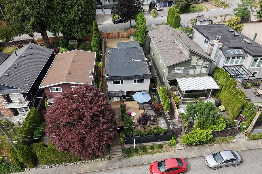 514 W 28th Street North Vancouver, BC - 38