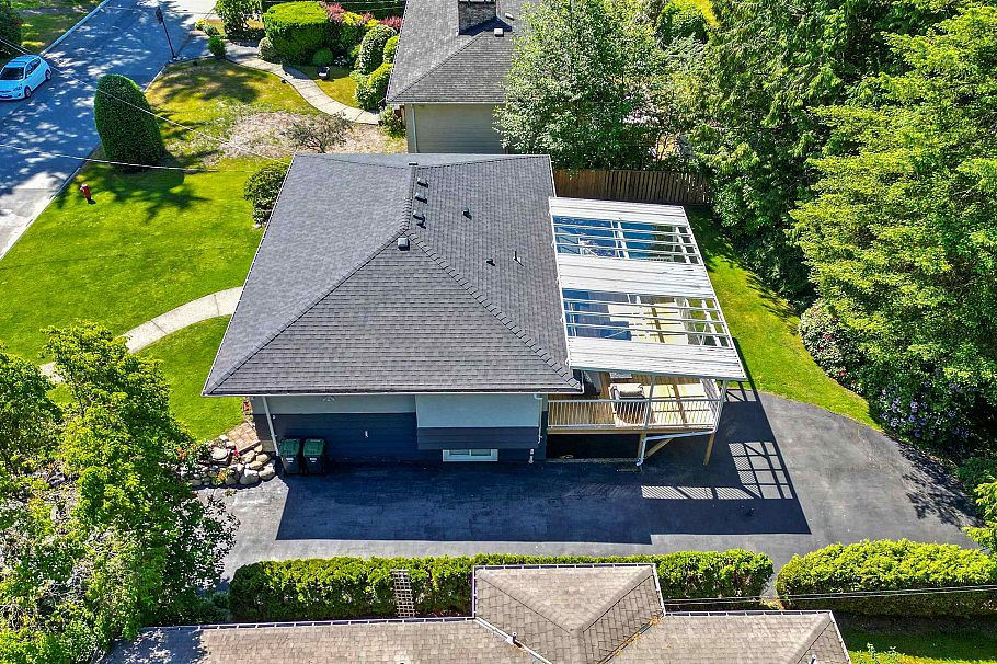 3581 Bluebonnet Road North Vancouver, BC - 2