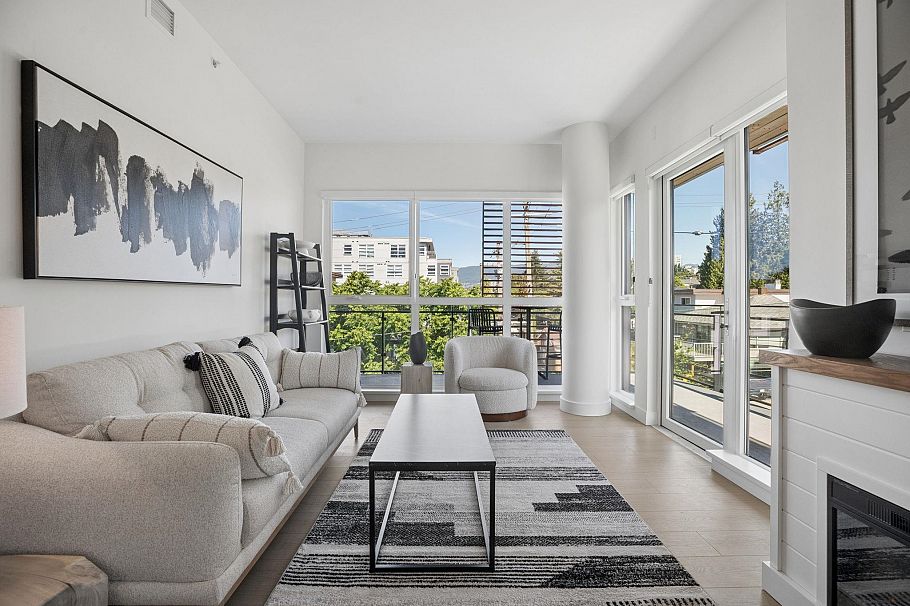 321 422 E 3rd Street North Vancouver, BC - 1