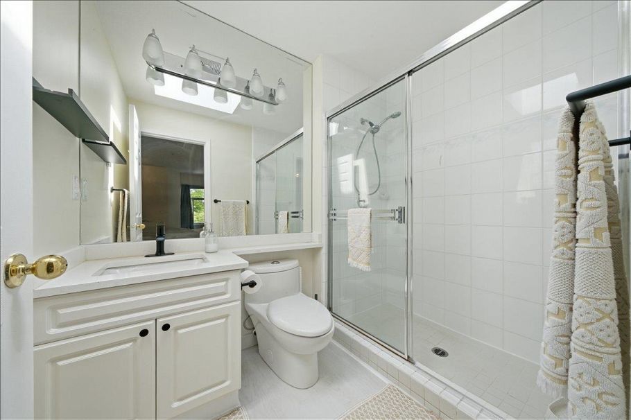 309 1550 Fell Avenue North Vancouver, BC - 13