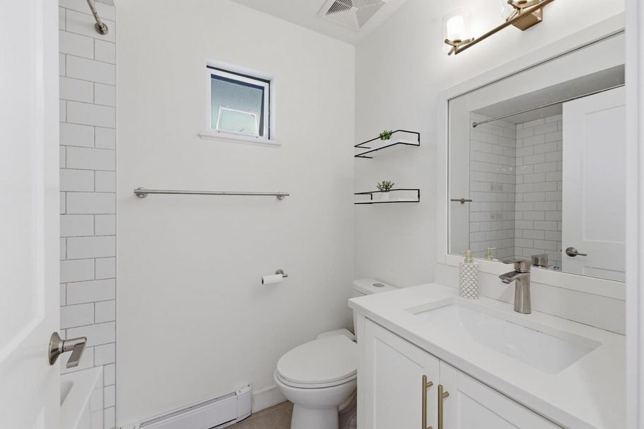10 2118 Eastern Avenue North Vancouver, BC - 25