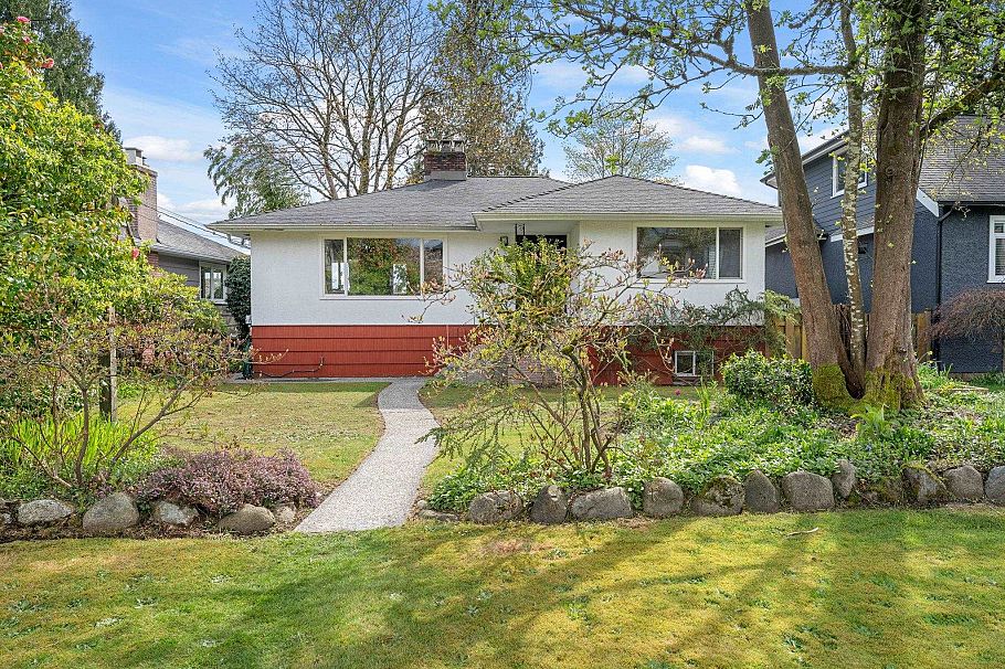 753 E 9th Street North Vancouver, BC - 2