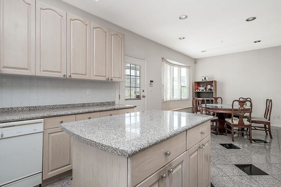 2304 Garden Drive Vancouver, BC - 12