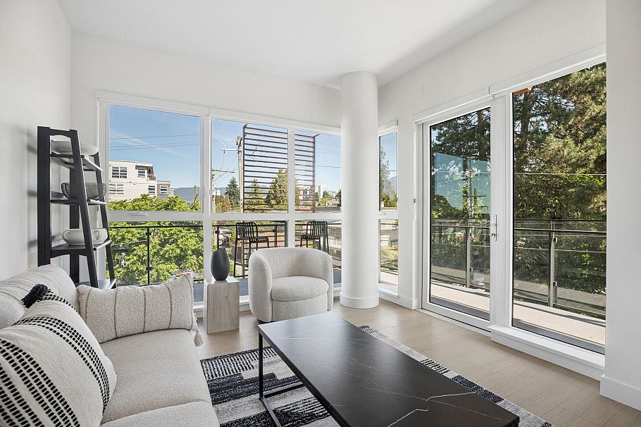 321 422 E 3rd Street North Vancouver, BC - 2