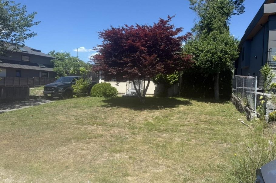 446 E 16th Street North Vancouver, BC - 1