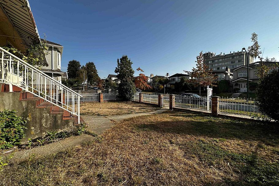 2621 E 8th Avenue Vancouver, BC - 11