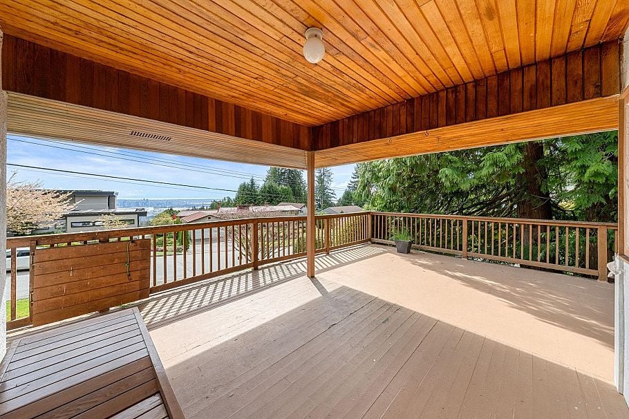 234 Rondoval Crescent North Vancouver, BC - 15