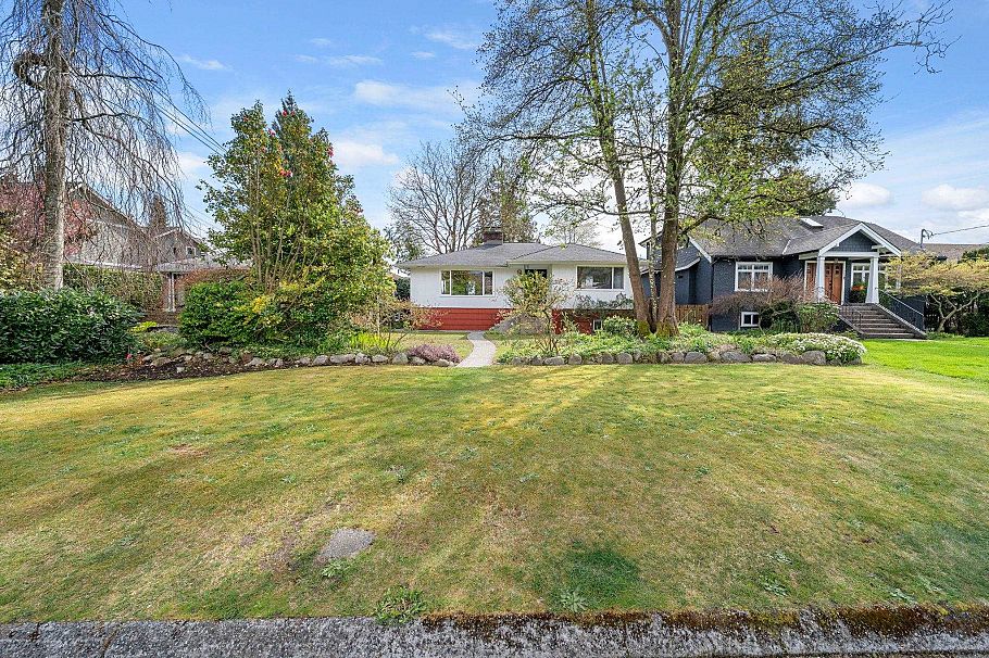 753 E 9th Street North Vancouver, BC - 1