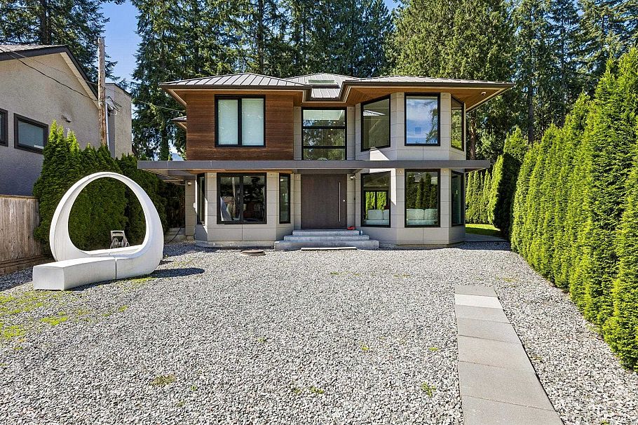 4577 Capilano Road North Vancouver, BC - 2