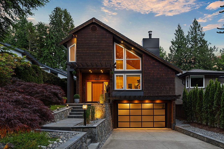 5522 Deerhorn Lane North Vancouver, BC - 1