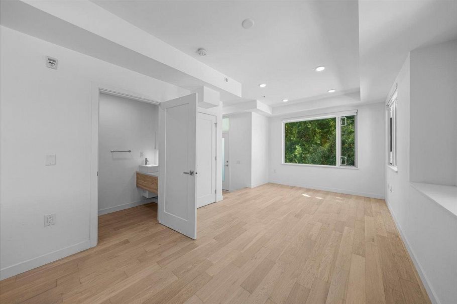 4110 Columbia Street Vancouver, BC - 5