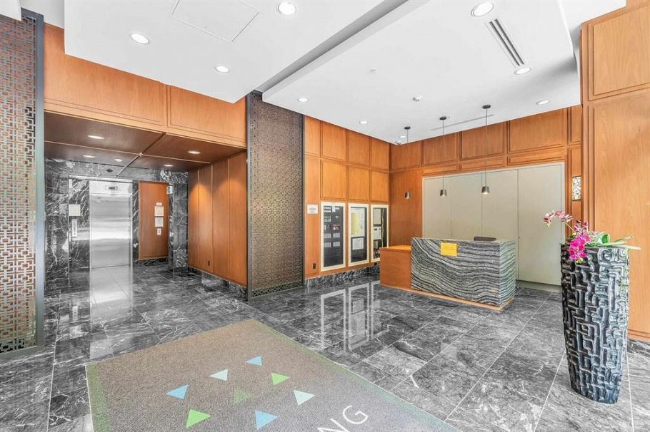 803 3355 Binning Road Vancouver, BC - 3