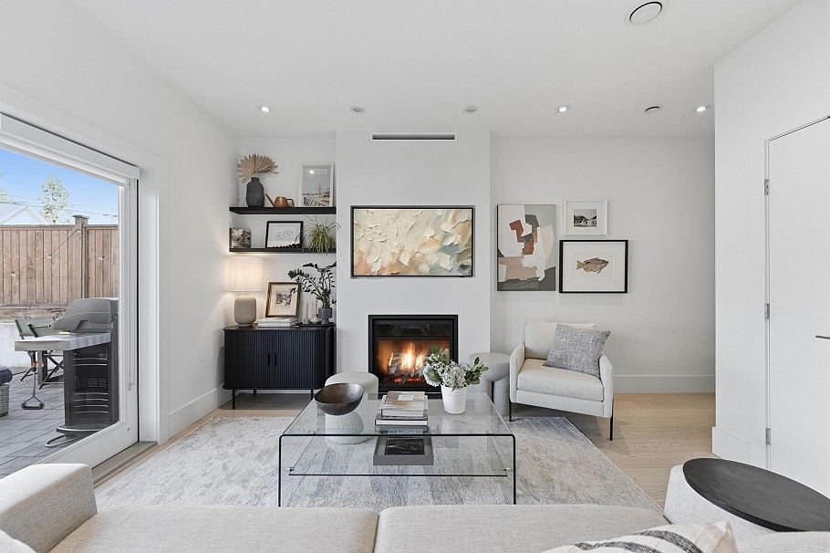 212 E 18th Street North Vancouver, BC - 2