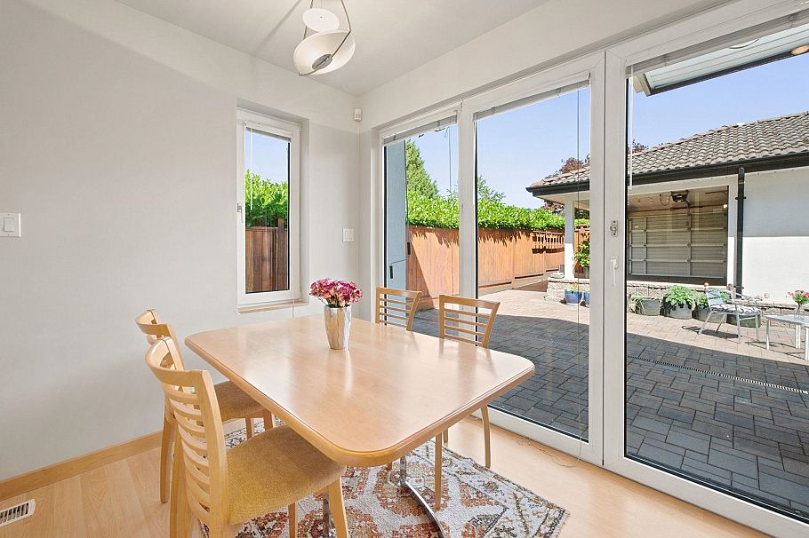 305 E 17th Street North Vancouver, BC - 16
