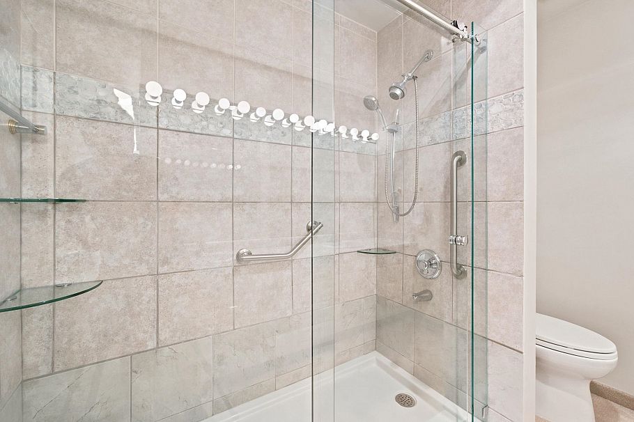 305 E 17th Street North Vancouver, BC - 23