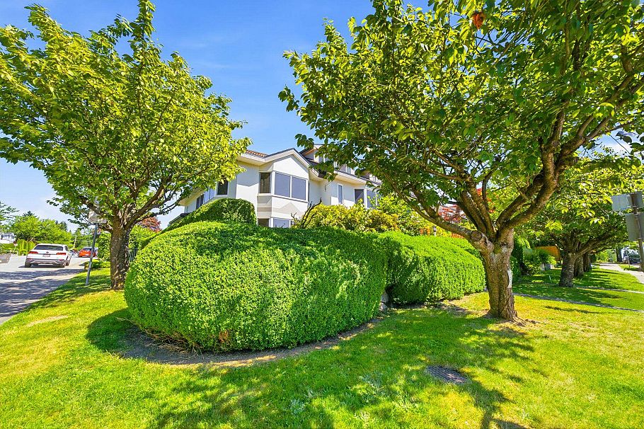 305 E 17th Street North Vancouver, BC - 39