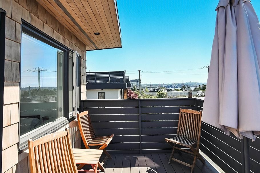 452 E 4th Street North Vancouver, BC - 32