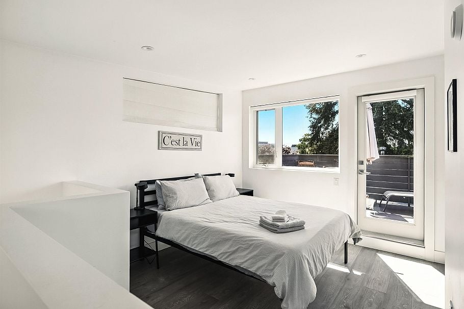 452 E 4th Street North Vancouver, BC - 31