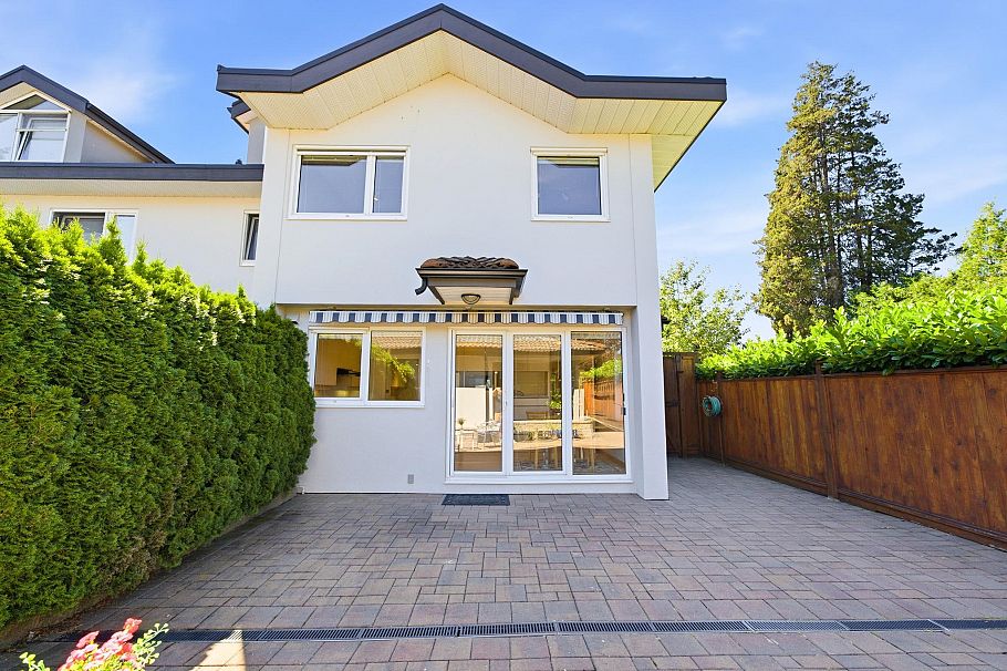 305 E 17th Street North Vancouver, BC - 31