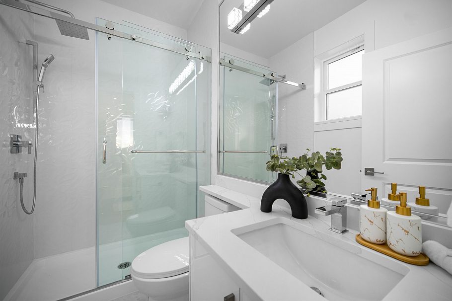 2172 E 46th Avenue Vancouver, BC - 15