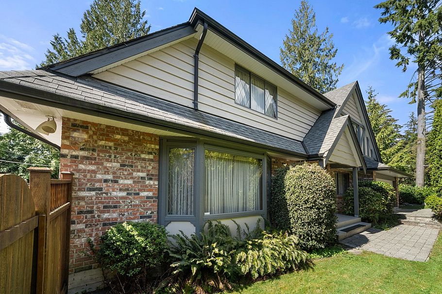 4877 Cedarcrest Avenue North Vancouver, BC - 2