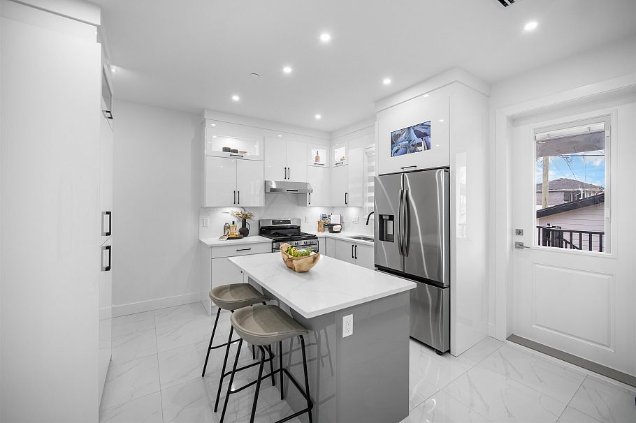 2172 E 46th Avenue Vancouver, BC - 3