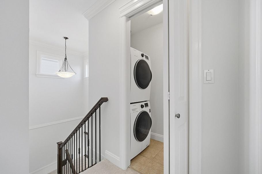 2411 George Street North Vancouver, BC - 26