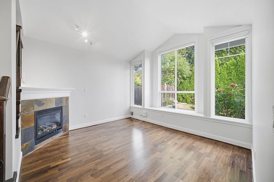 2411 George Street North Vancouver, BC - 4