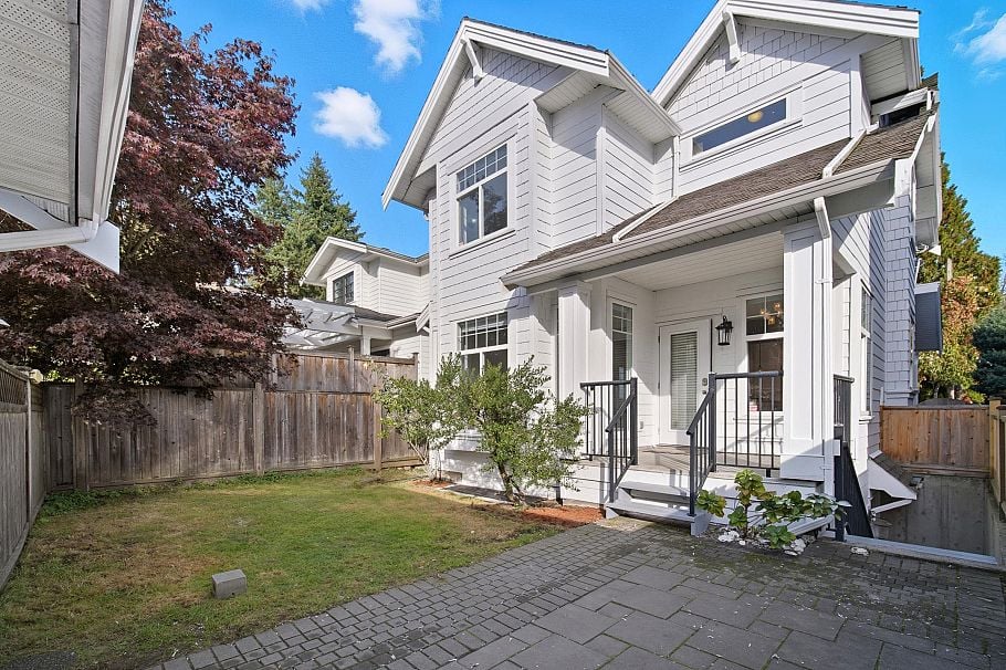 2411 George Street North Vancouver, BC - 34