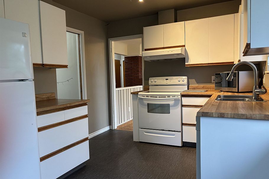981 Friar Crescent North Vancouver, BC - 8