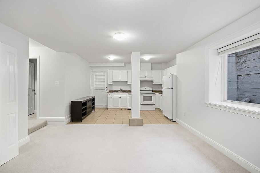 2411 George Street North Vancouver, BC - 28