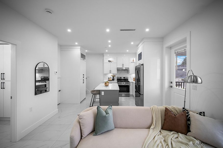 2172 E 46th Avenue Vancouver, BC - 2