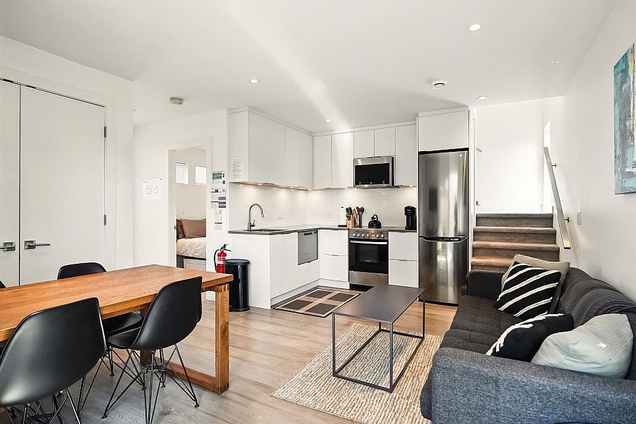 452 E 4th Street North Vancouver, BC - 35