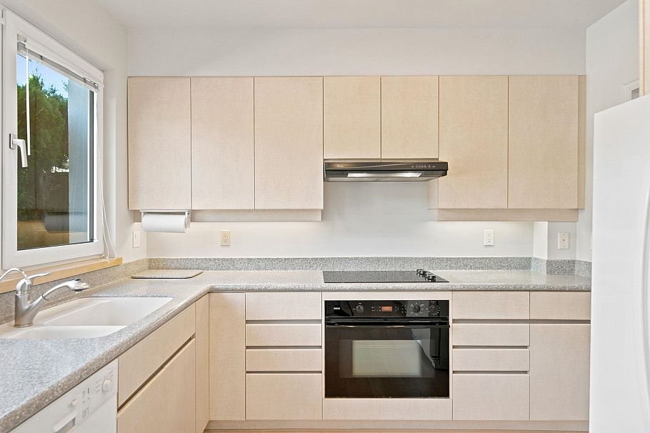 305 E 17th Street North Vancouver, BC - 13