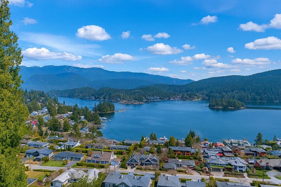 873 Baycrest Drive North Vancouver, BC - 5