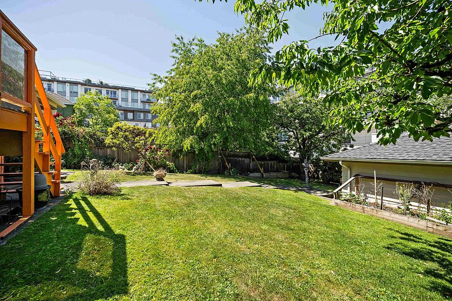 455 W 26th Avenue Vancouver, BC - 35