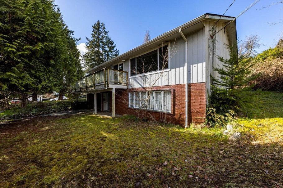 981 Friar Crescent North Vancouver, BC - 1