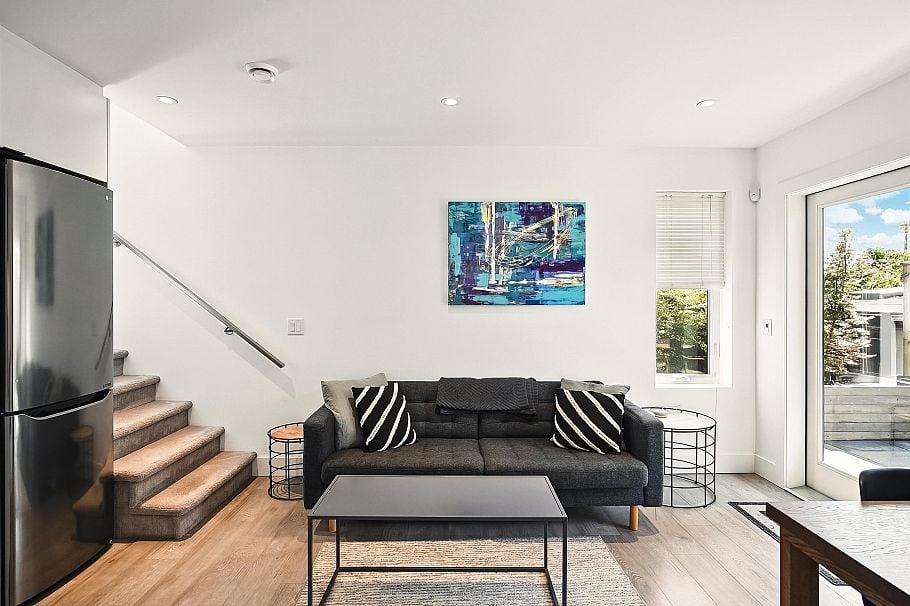 452 E 4th Street North Vancouver, BC - 33