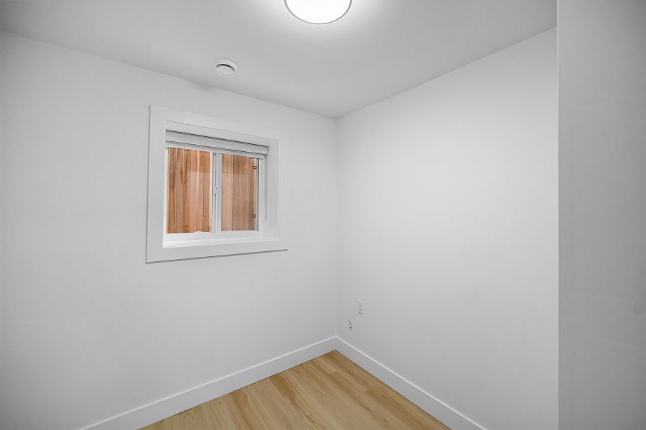 2172 E 46th Avenue Vancouver, BC - 16