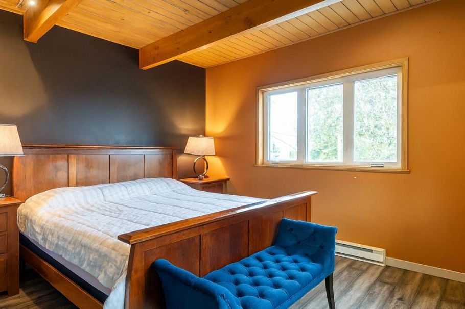 873 Baycrest Drive North Vancouver, BC - 2