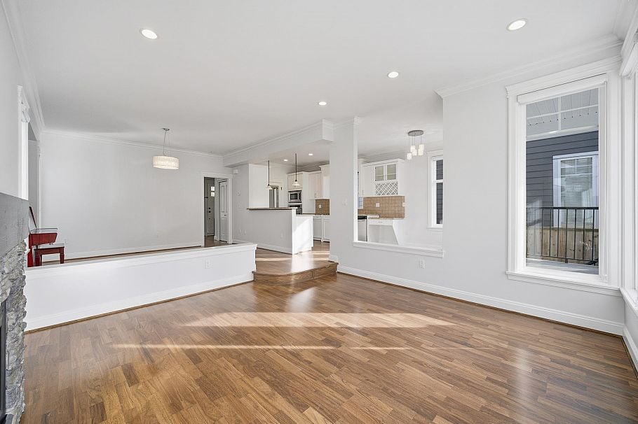 2411 George Street North Vancouver, BC - 11
