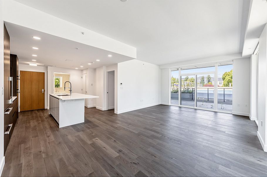 204 2888 Arbutus Street Vancouver, BC - 2
