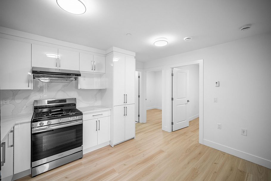 2172 E 46th Avenue Vancouver, BC - 5