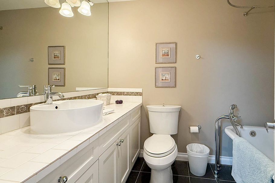 ADDRESS WITHHELD, North Vancouver BC V7P 2J7 North Vancouver, BC - 22